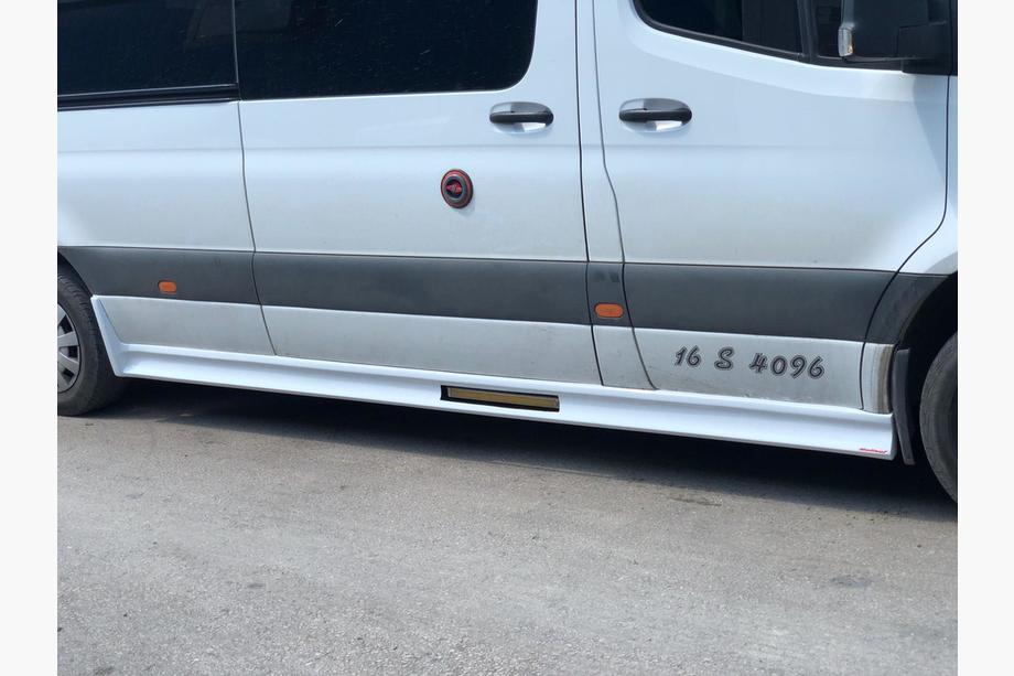 Mercedes Sprinter W907/W910 2018- гг. Комплект порогов (грунт под покраску) L4 - Extra Long Фото 3