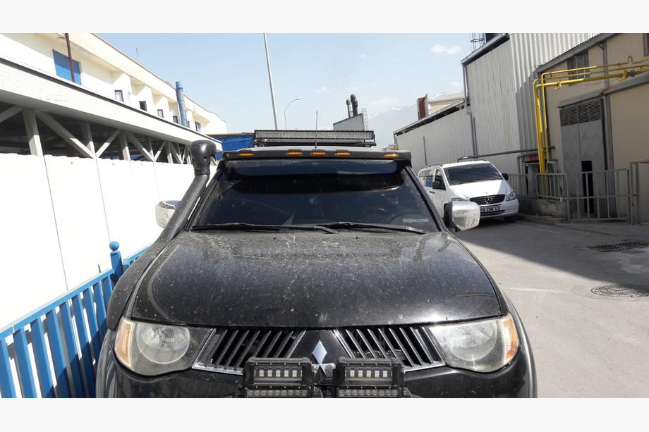 Mitsubishi L200 2006-2015 гг. Козырек на лобовое стекло (Meliset LED) Фото 2