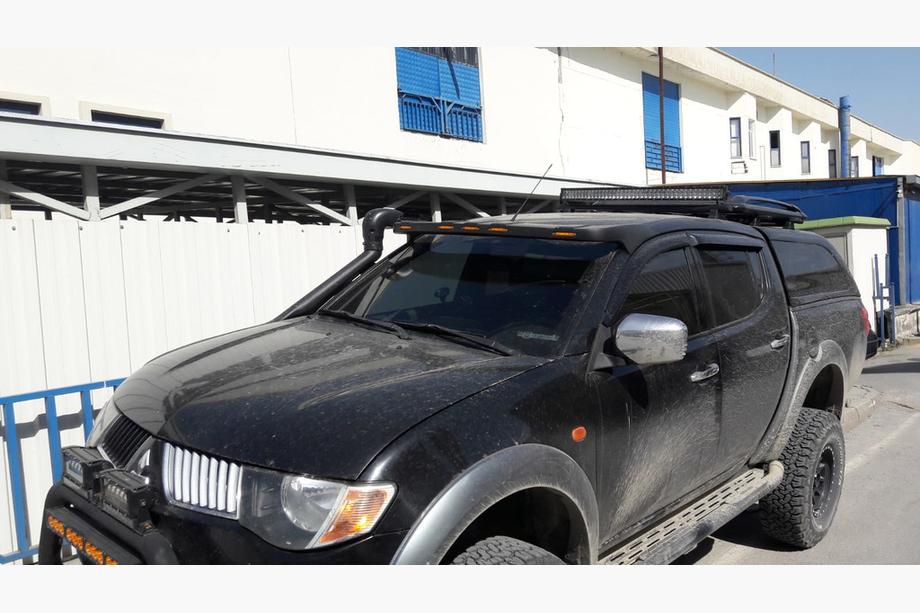 Mitsubishi L200 2006-2015 гг. Козырек на лобовое стекло (Meliset LED) Фото 1