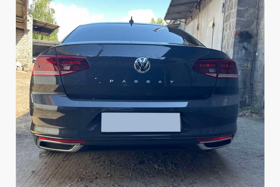Volkswagen Passat B8 2015-2023 гг. Насадки на глушитель V2 SD/SW (2019+, 3 шт, нержавейка) Image
