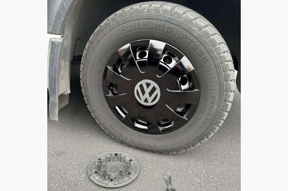 Volkswagen Crafter 2006-2016 гг. Колпаки черные ABS (1-штампованные, комплект 4 шт) Image