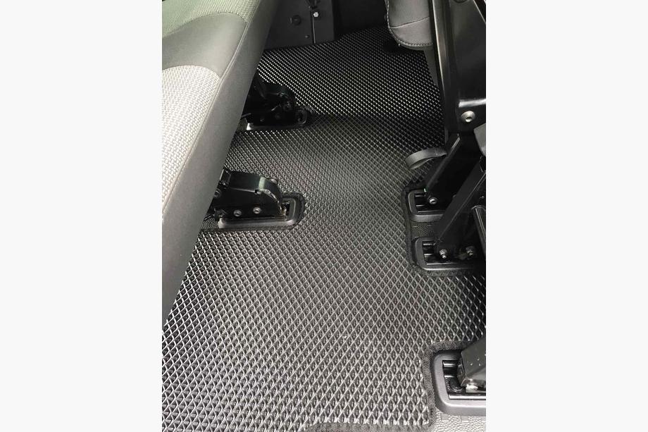 Volkswagen T5 2010-2015 гг. Коврики EVA V2 (Длинная база, полный салон, черные) Фото 3