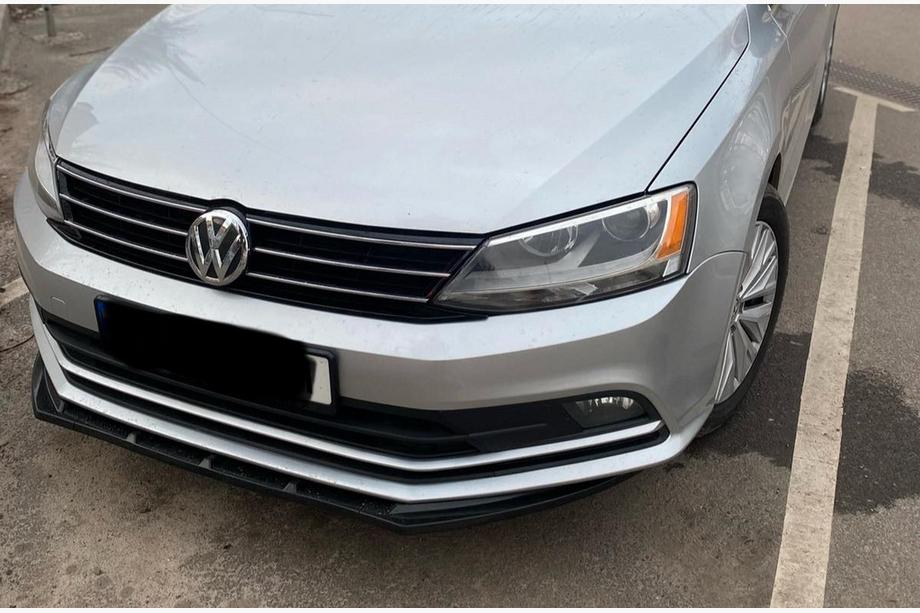 Volkswagen Jetta 2011-2018 гг. Накладка на передний бампер Lip (2010-2018, черный глянец)