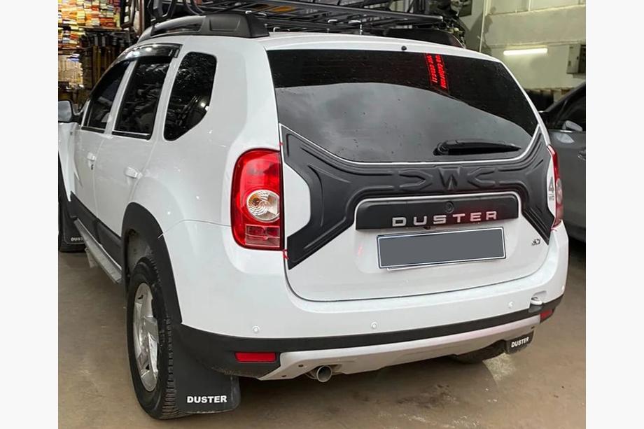 Dacia Duster 2008-2018 гг. Пластиковая накладка на крышку багажника Фото 3