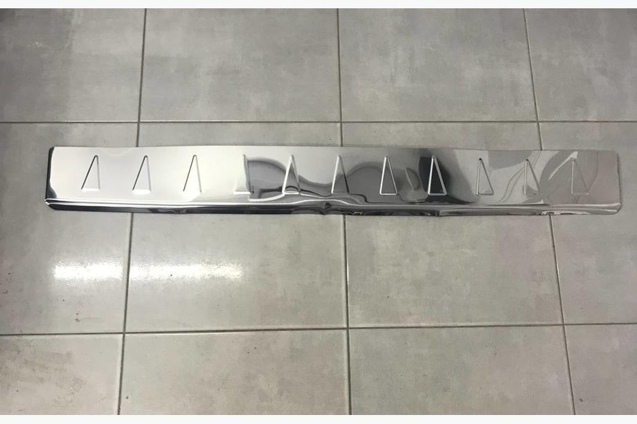 Renault Trafic 2001-2015 гг. РАСПРОДАЖА! Накладка на задний бампер (Carmos, нержавеющая сталь) v2 Image