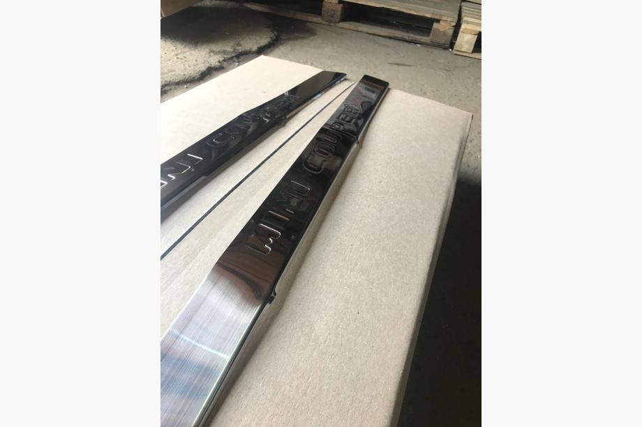 Mini РАСПРОДАЖА! Накладки на пороги нержавейка (Carmos, 2 шт.) Image