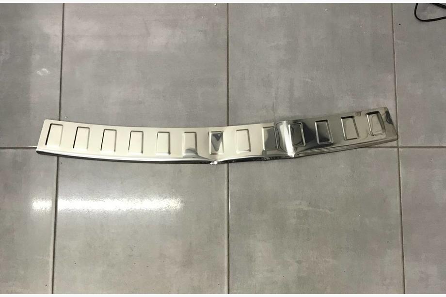 Volkswagen Golf 5 2003-2009 гг. РАСПРОДАЖА! Накладки на задний бампер Carmos SW Image