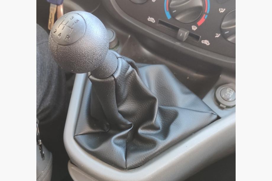 Fiat Doblo I 2001-2005 гг. Fiat Doblo I 2001-2005 Ручка и Чехол КПП OEM 735424356 (черный) Image