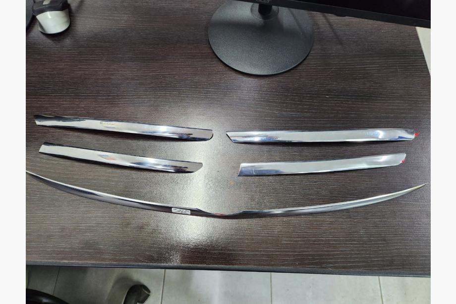 Mercedes ML W163 1997-2005 гг. РАСПРОДАЖА! Хромированные накладки на кант решетки Image