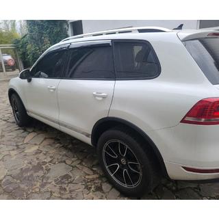 Volkswagen Touareg 2010-2018 гг. Ветровики с хромом Niken