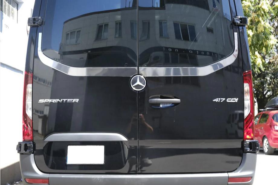 Mercedes Sprinter W907/W910 2018- гг. Накладка на заднее стекло V-2 Carmos (2 шт, нержавейка) Фото 1