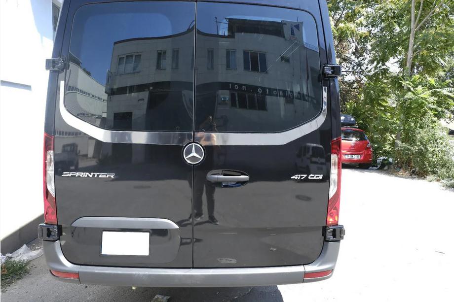 Mercedes Sprinter W907/W910 2018- гг. Накладка на заднее стекло V-2 Carmos (2 шт, нержавейка) Фото 4