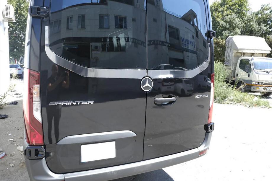 Mercedes Sprinter W907/W910 2018- гг. Накладка на заднее стекло V-2 Carmos (2 шт, нержавейка) Фото 5
