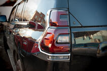 Хром Накладки на Задние Фонари V2 (2 шт., 2018+) фото 1