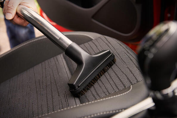 Как правильно убирать в салоне автомобиля?