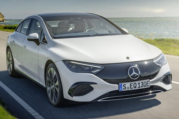 Обзор электрического седана Mercedes-Benz EQE (V295) фото 2