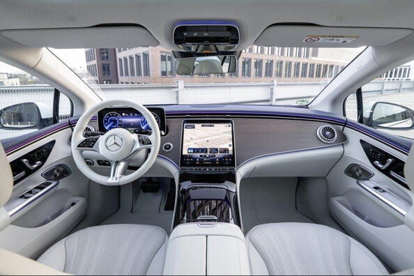 Обзор электрического седана Mercedes-Benz EQE (V295) фото 6