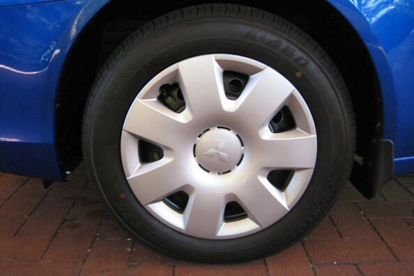 Как выбрать колпаки на колеса автомобиля: советы и рекомендации