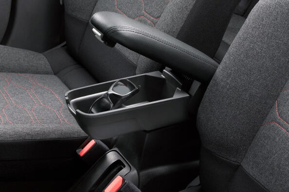 Подлокотник в автомобиль: виды, польза, как выбрать