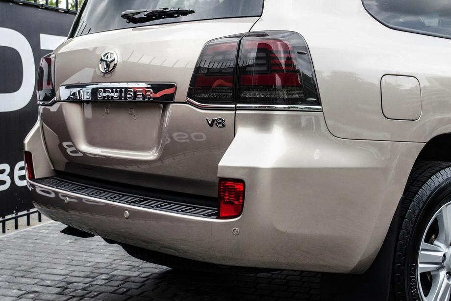 Toyota Land Cruiser 200 2007-2021 гг. Задние Фонари 2008-2015 (Sequential Red) Image