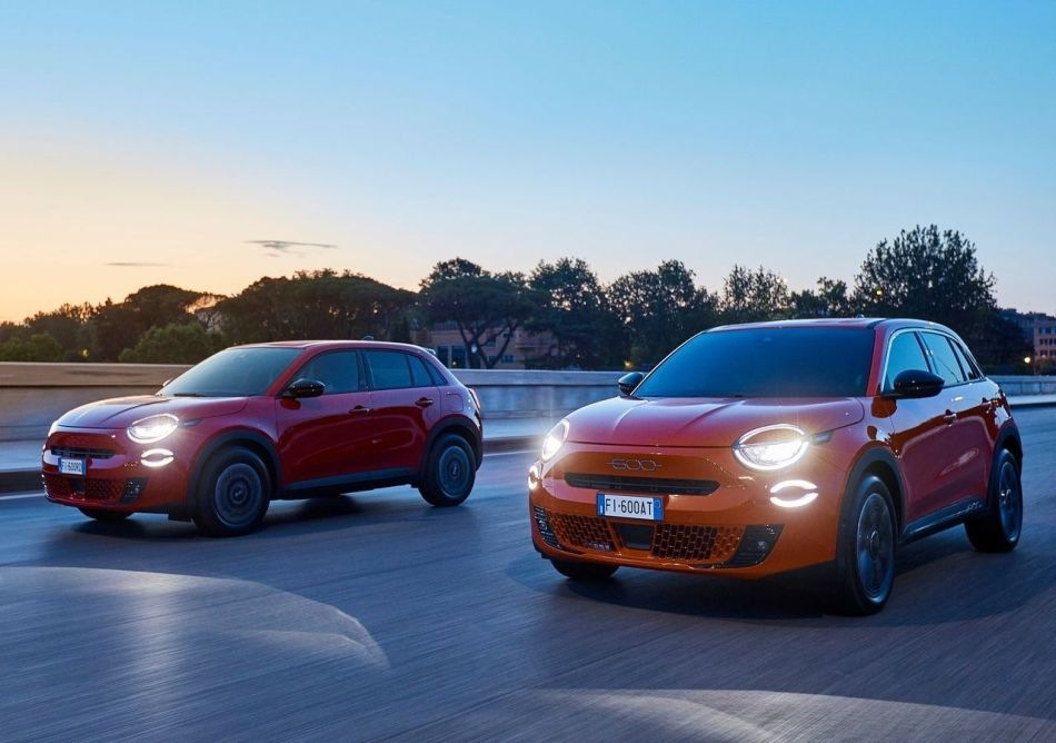 Обзор компактного электрического кроссовера Fiat 600e