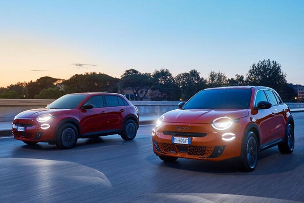 Обзор компактного электрического кроссовера Fiat 600e