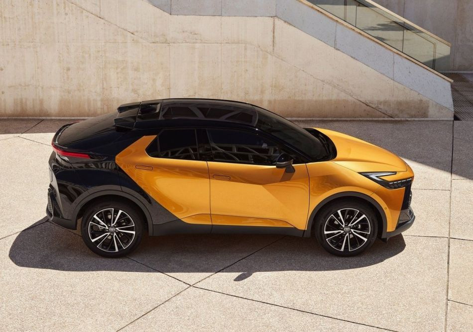 Обзор компактного кроссовера Toyota C-HR второго поколения