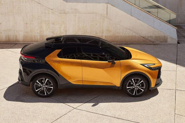 Обзор компактного кроссовера Toyota C-HR второго поколения фото 4