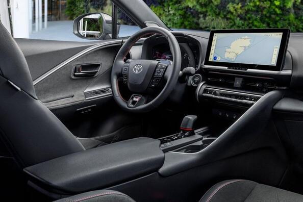 Обзор компактного кроссовера Toyota C-HR второго поколения фото 6