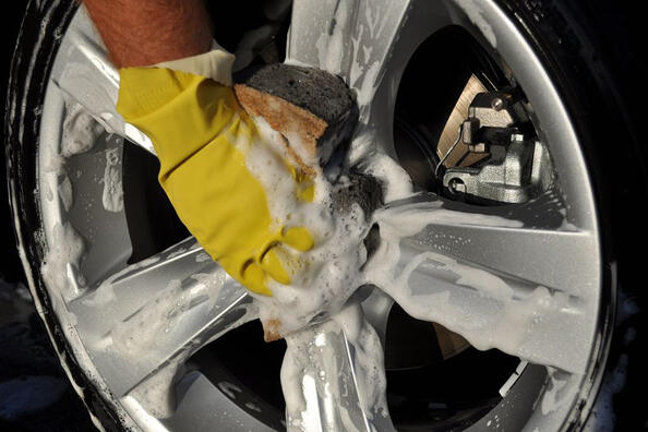 Правильный уход за колесными дисками автомобиля