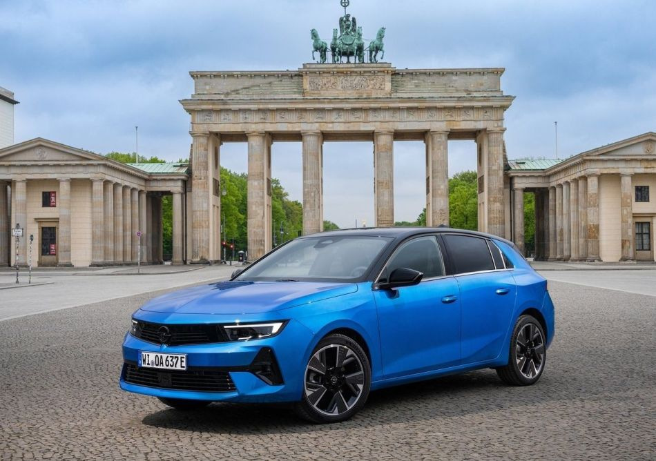 Электрический компактный хэтчбек Opel Astra Electric