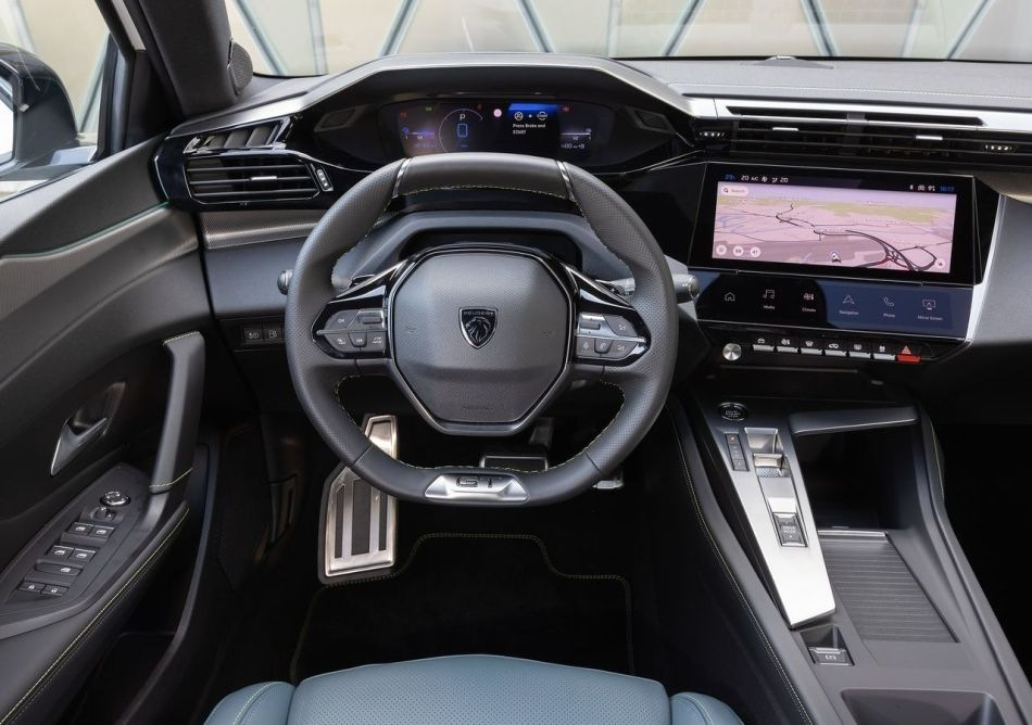 Обзор компактного электрического хэтчбека Peugeot e-308