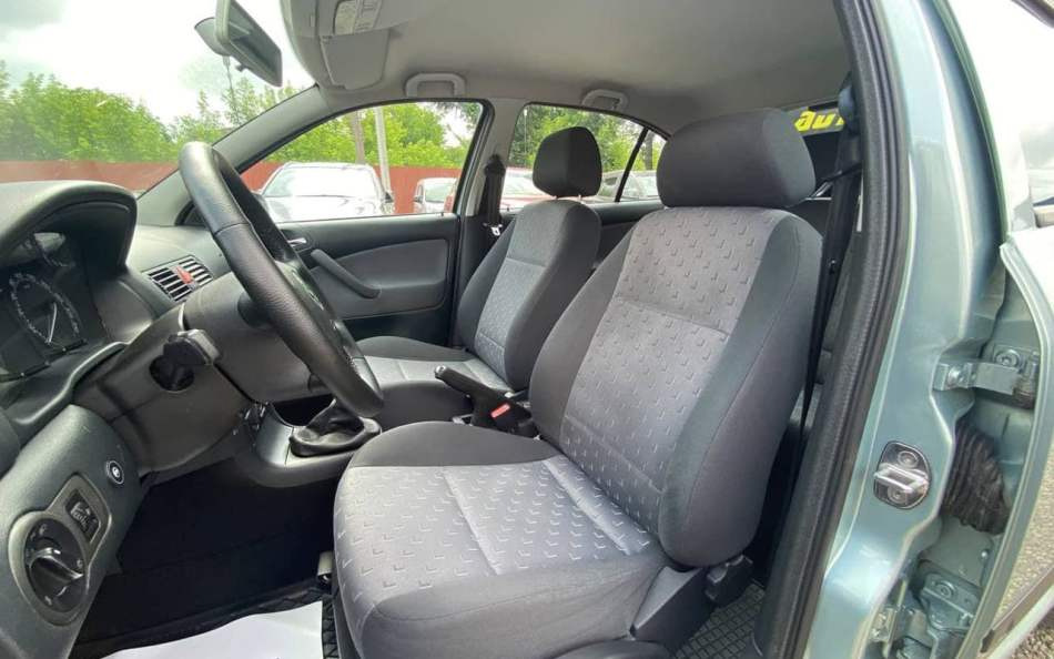 Как правильно ухаживать за тканевым салоном автомобиля