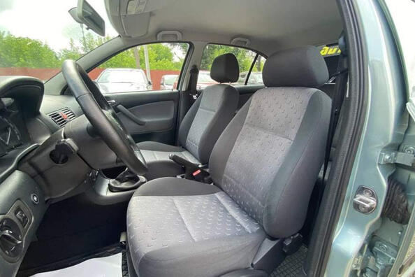 Как правильно ухаживать за тканевым салоном автомобиля