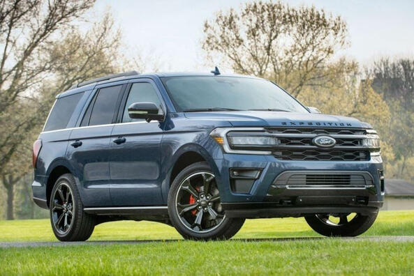 Рестайлинговый внедорожник Ford Expedition четвертого поколения фото 2