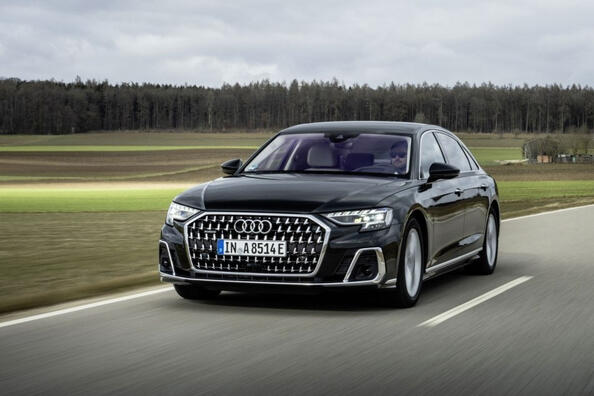 Обзор обновленного полноприводного седана Audi A8