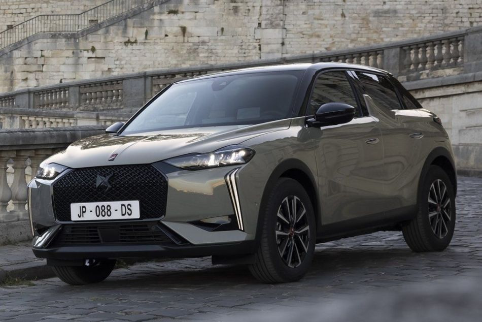 Обзор обновленного компактного кроссовера DS 3