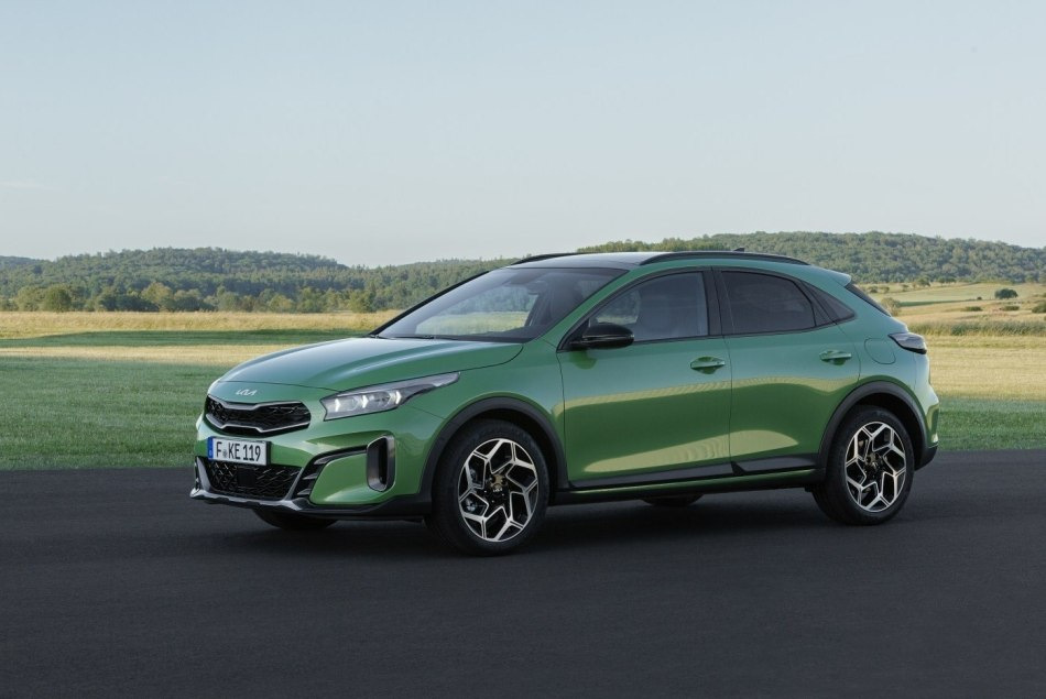Обзор обновленного хэтчбека повышенной проходимости KIA XCeed