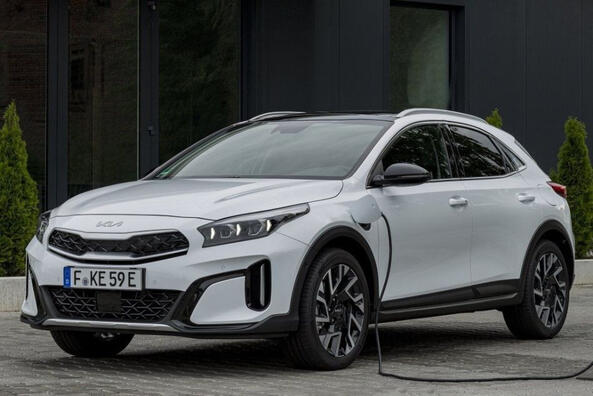 Обзор обновленного хэтчбека повышенной проходимости KIA XCeed