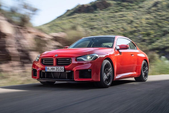 Обзор спортивного купе BMW M2 Coupe второго поколения фото 3