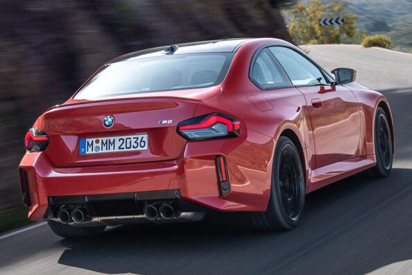Обзор спортивного купе BMW M2 Coupe второго поколения фото 4