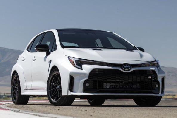 «Заряженный» полноприводный хэтчбек Toyota Corolla GR фото 4
