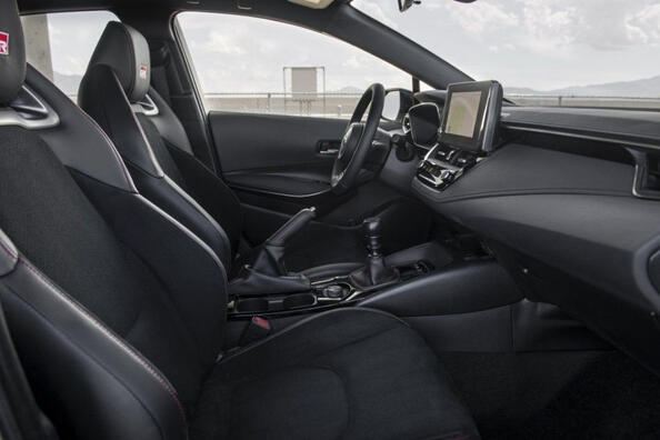 «Заряженный» полноприводный хэтчбек Toyota Corolla GR фото 5