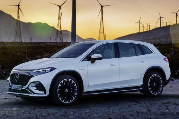 Обзор электрического премиального кроссовера Mercedes-Benz EQS фото 2