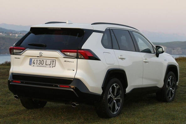 Обзор гибридного полноприводного кроссовера Suzuki Across фото 4
