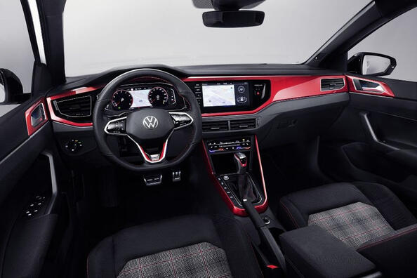 Volkswagen Polo GTI: стремительность и стиль в компактном виде фото 6
