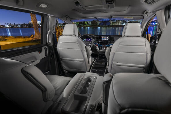 Honda Odyssey: семейный минивэн с уникальными особенностями фото 7
