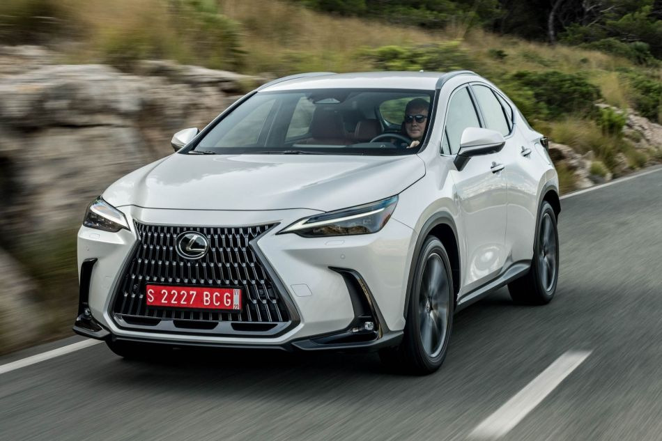 Обзор второго поколения кроссовера Lexus NX