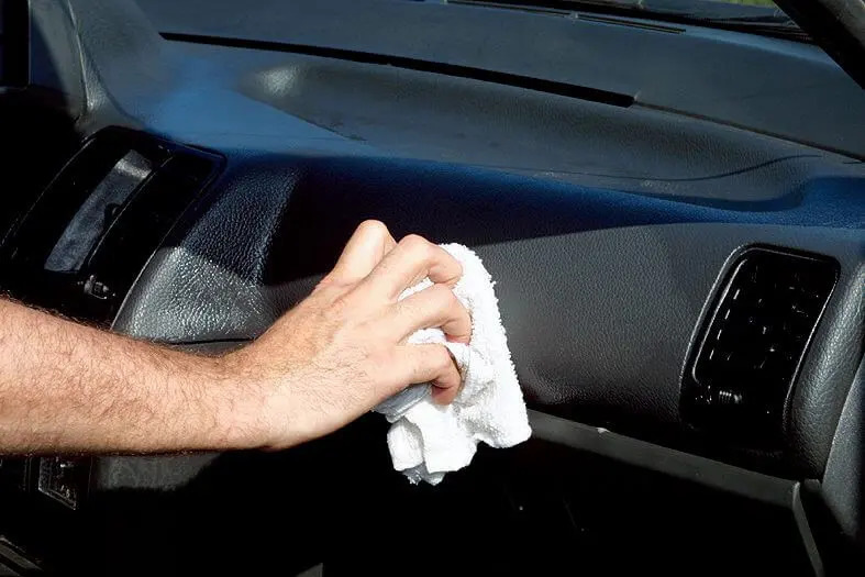 Как убрать царапины из пластика автомобиля в салоне?