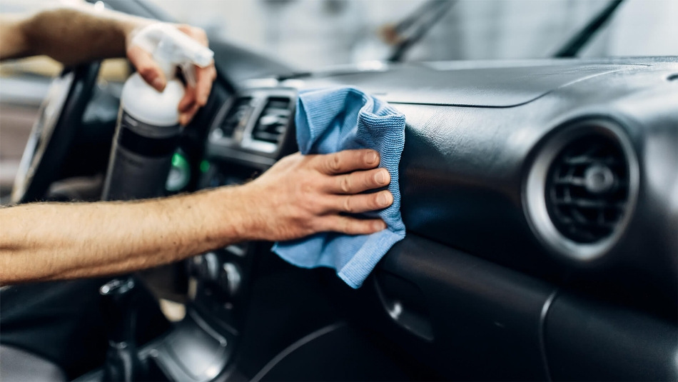 Как правильно ухаживать за пластиком в салоне автомобиля?